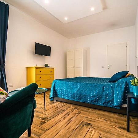 Hub Ferroviario - 12 Posti Letto Per Il Tuo Gruppo A Napoli Con Wifi E Netflix Bed & Breakfast Ngoại thất bức ảnh