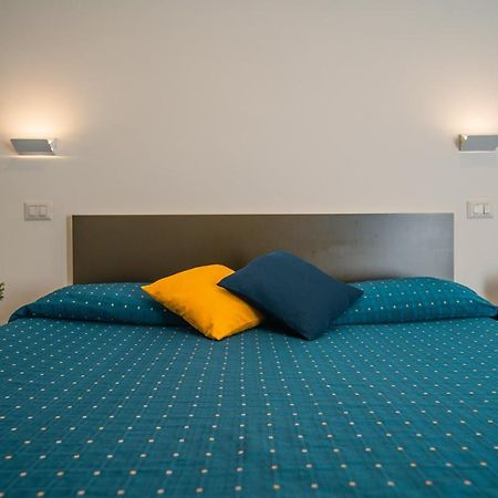 Hub Ferroviario - 12 Posti Letto Per Il Tuo Gruppo A Napoli Con Wifi E Netflix Bed & Breakfast Ngoại thất bức ảnh