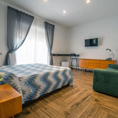 Hub Ferroviario - 12 Posti Letto Per Il Tuo Gruppo A Napoli Con Wifi E Netflix Bed & Breakfast Ngoại thất bức ảnh