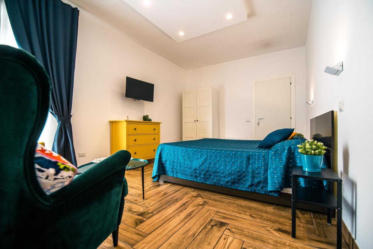 Hub Ferroviario - 12 Posti Letto Per Il Tuo Gruppo A Napoli Con Wifi E Netflix Bed & Breakfast Ngoại thất bức ảnh