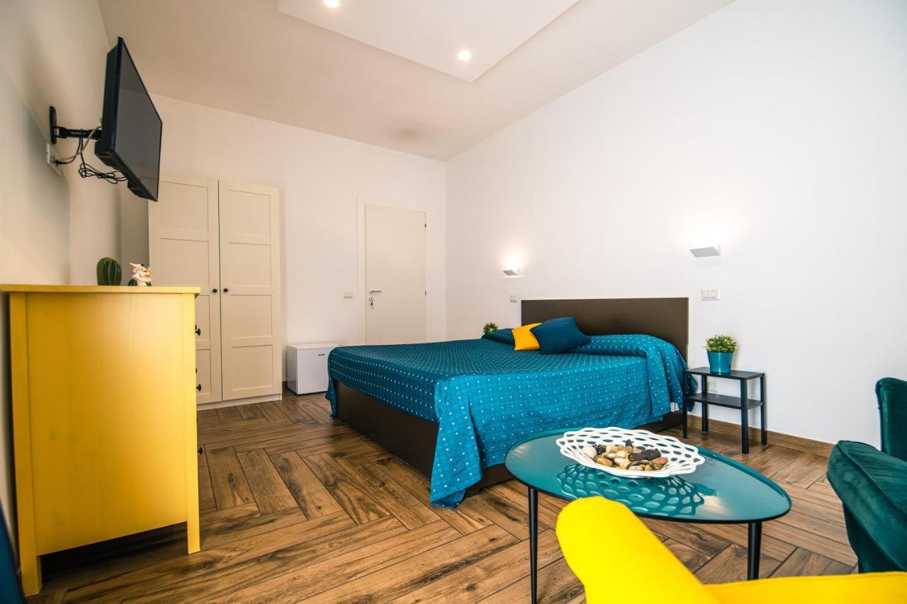 Hub Ferroviario - 12 Posti Letto Per Il Tuo Gruppo A Napoli Con Wifi E Netflix Bed & Breakfast Ngoại thất bức ảnh