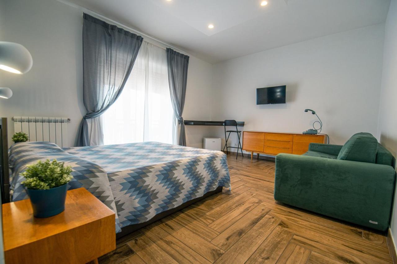 Hub Ferroviario - 12 Posti Letto Per Il Tuo Gruppo A Napoli Con Wifi E Netflix Bed & Breakfast Ngoại thất bức ảnh