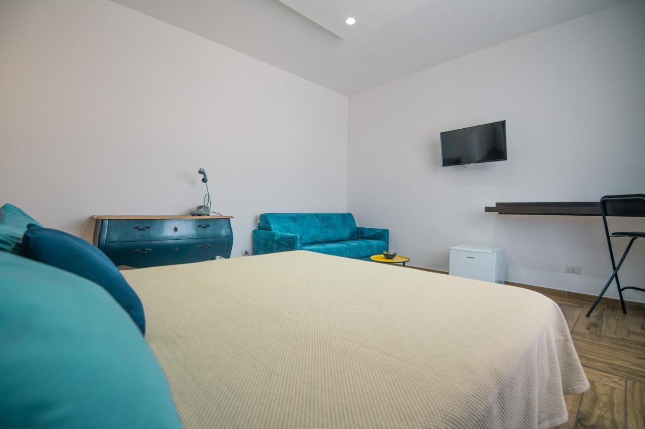 Hub Ferroviario - 12 Posti Letto Per Il Tuo Gruppo A Napoli Con Wifi E Netflix Bed & Breakfast Ngoại thất bức ảnh
