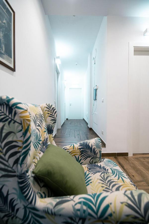 Hub Ferroviario - 12 Posti Letto Per Il Tuo Gruppo A Napoli Con Wifi E Netflix Bed & Breakfast Ngoại thất bức ảnh
