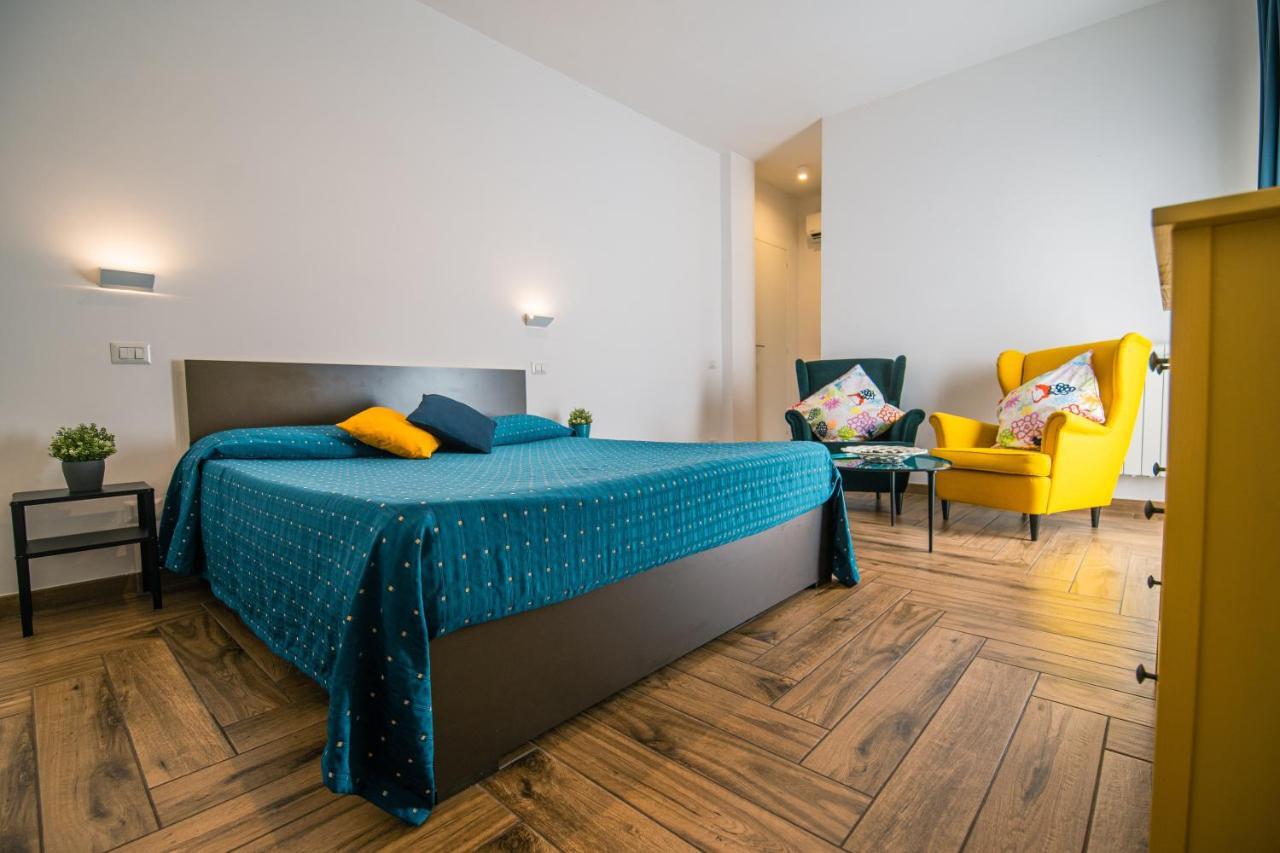 Hub Ferroviario - 12 Posti Letto Per Il Tuo Gruppo A Napoli Con Wifi E Netflix Bed & Breakfast Ngoại thất bức ảnh