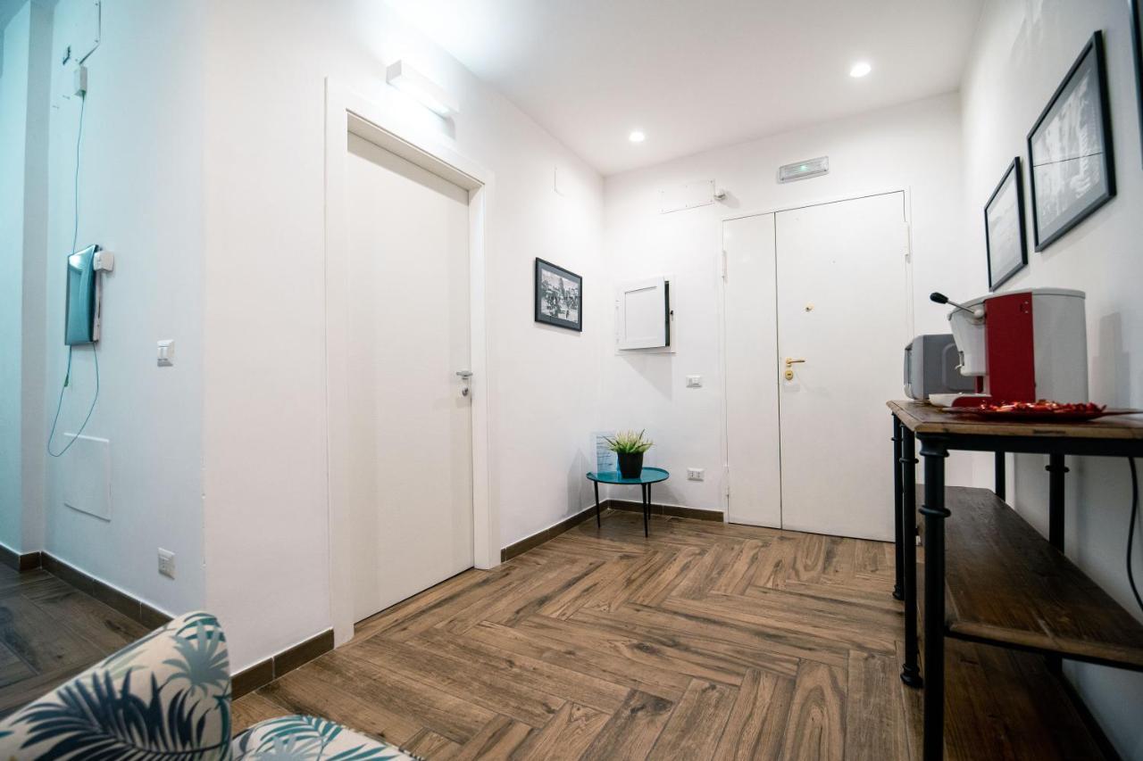 Hub Ferroviario - 12 Posti Letto Per Il Tuo Gruppo A Napoli Con Wifi E Netflix Bed & Breakfast Ngoại thất bức ảnh