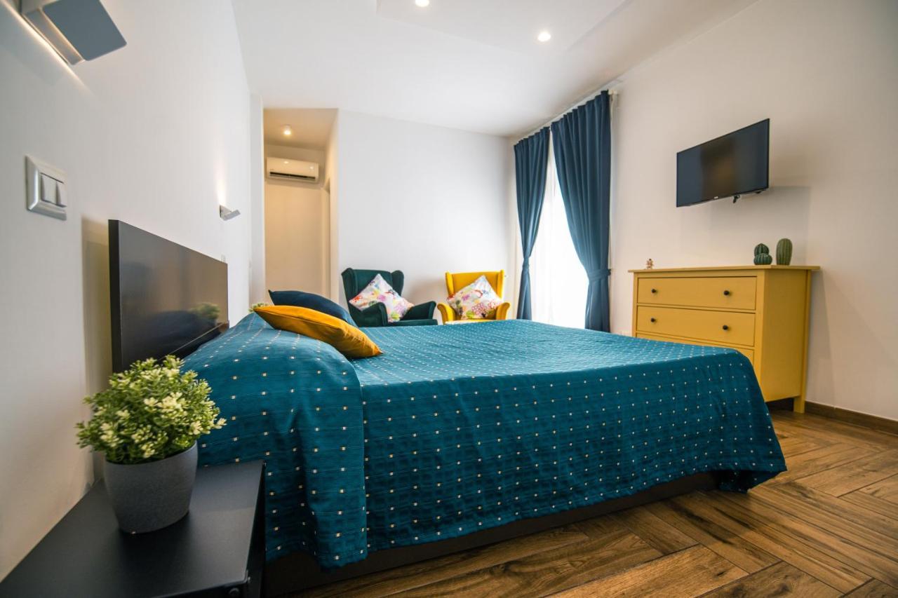 Hub Ferroviario - 12 Posti Letto Per Il Tuo Gruppo A Napoli Con Wifi E Netflix Bed & Breakfast Ngoại thất bức ảnh