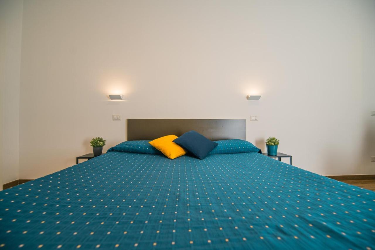 Hub Ferroviario - 12 Posti Letto Per Il Tuo Gruppo A Napoli Con Wifi E Netflix Bed & Breakfast Ngoại thất bức ảnh