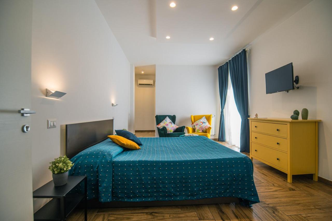Hub Ferroviario - 12 Posti Letto Per Il Tuo Gruppo A Napoli Con Wifi E Netflix Bed & Breakfast Ngoại thất bức ảnh