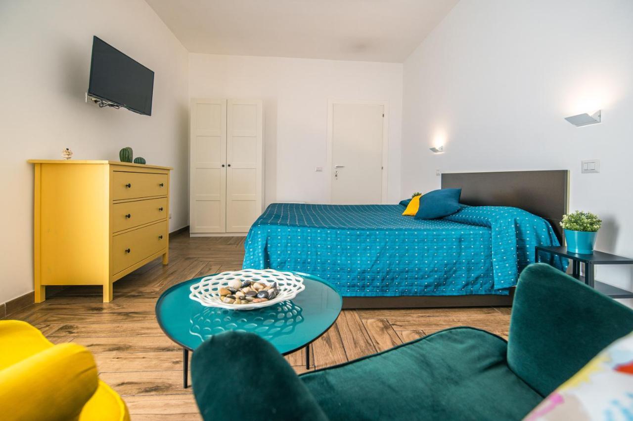 Hub Ferroviario - 12 Posti Letto Per Il Tuo Gruppo A Napoli Con Wifi E Netflix Bed & Breakfast Ngoại thất bức ảnh