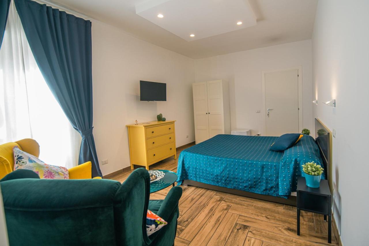 Hub Ferroviario - 12 Posti Letto Per Il Tuo Gruppo A Napoli Con Wifi E Netflix Bed & Breakfast Ngoại thất bức ảnh