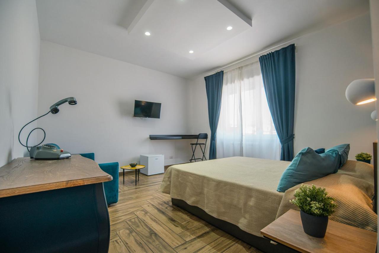 Hub Ferroviario - 12 Posti Letto Per Il Tuo Gruppo A Napoli Con Wifi E Netflix Bed & Breakfast Ngoại thất bức ảnh