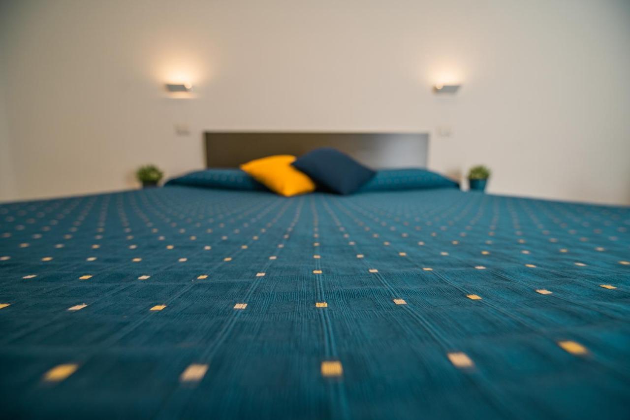 Hub Ferroviario - 12 Posti Letto Per Il Tuo Gruppo A Napoli Con Wifi E Netflix Bed & Breakfast Ngoại thất bức ảnh