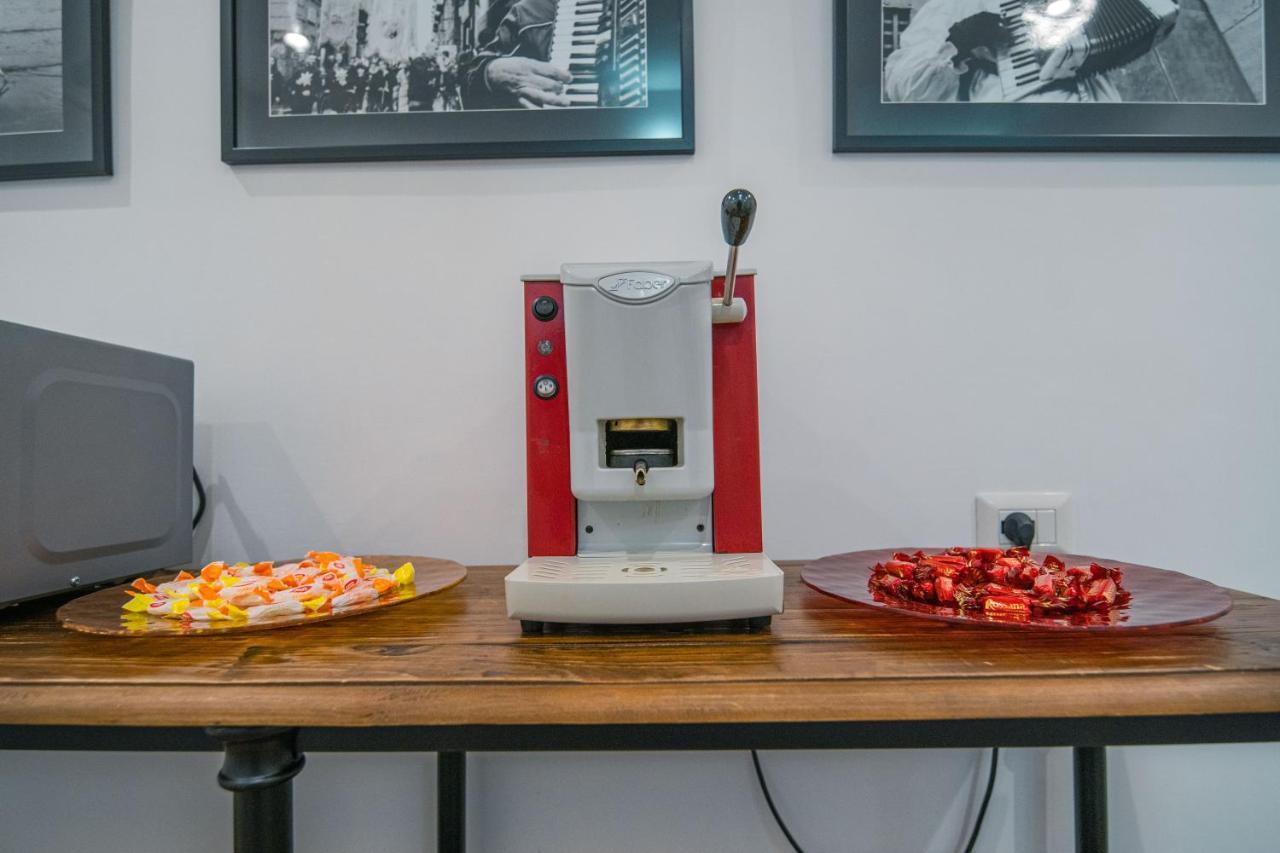 Hub Ferroviario - 12 Posti Letto Per Il Tuo Gruppo A Napoli Con Wifi E Netflix Bed & Breakfast Ngoại thất bức ảnh